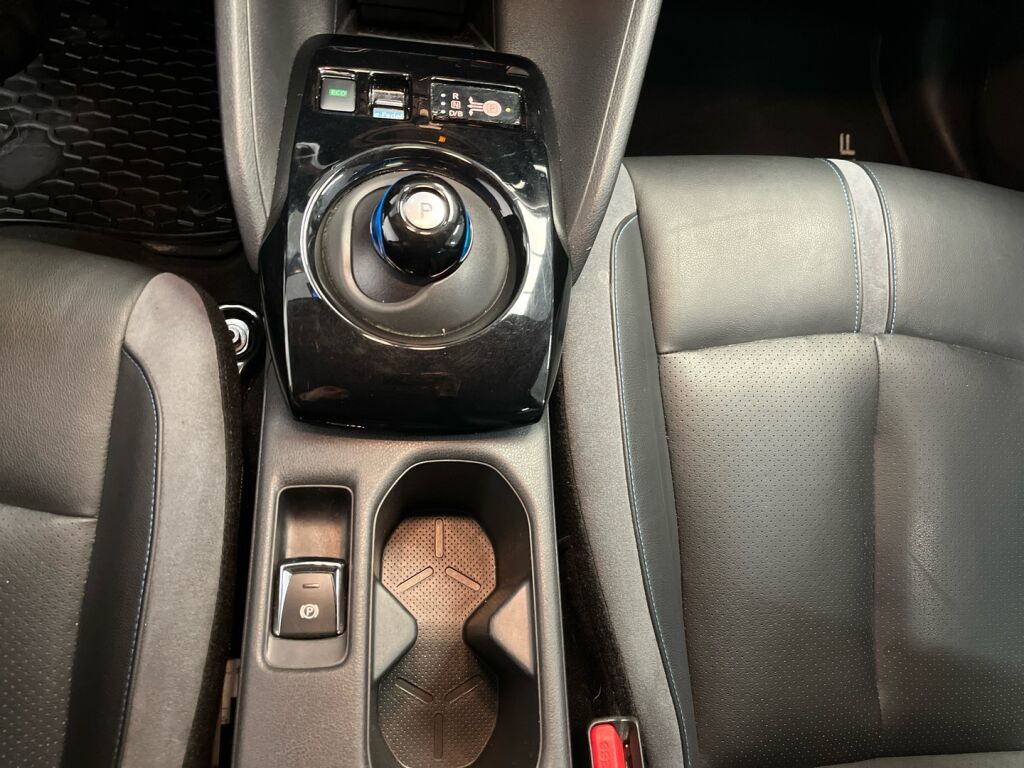 Nissan Leaf 2019 Musta