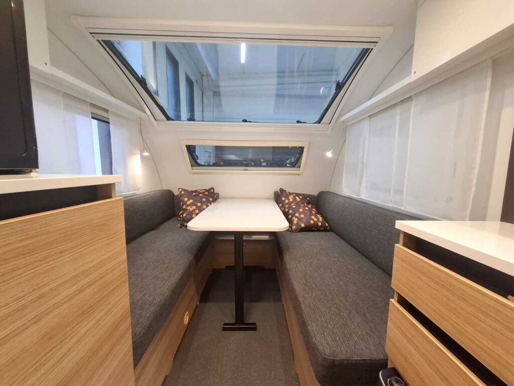 Adria ACTION 2025 Valkoinen