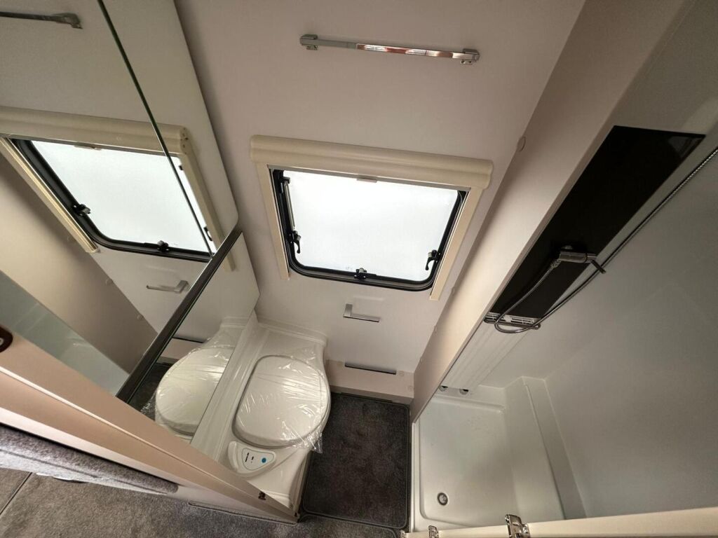 Adria ADORA 2025 Valkoinen