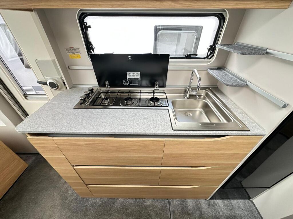 Adria ADORA 2025 Valkoinen