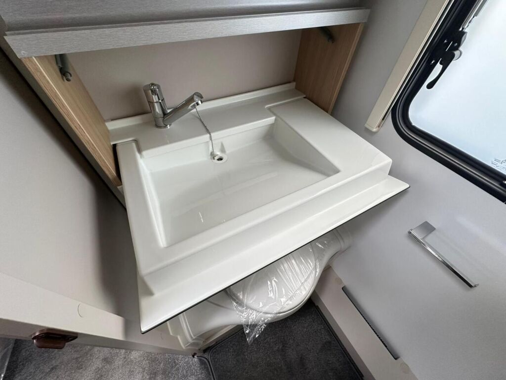 Adria ADORA 2025 Valkoinen