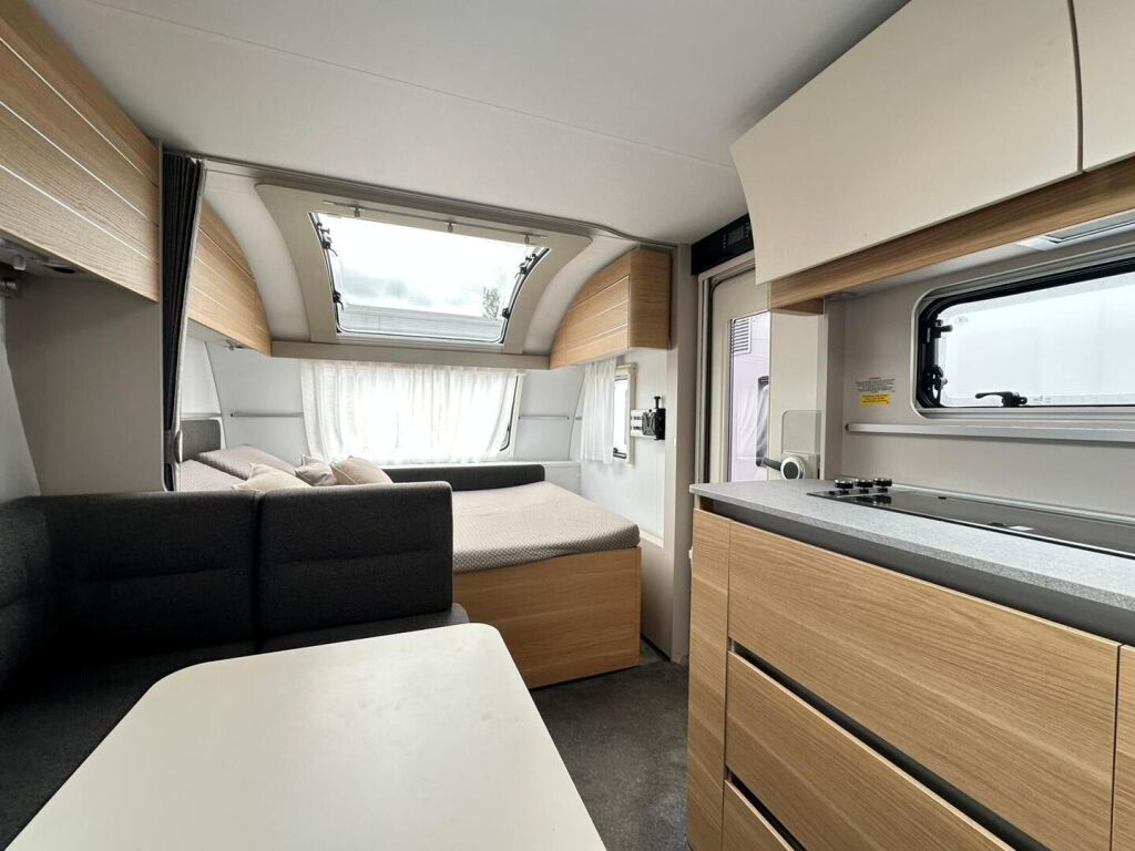 Adria ADORA 2025 Valkoinen