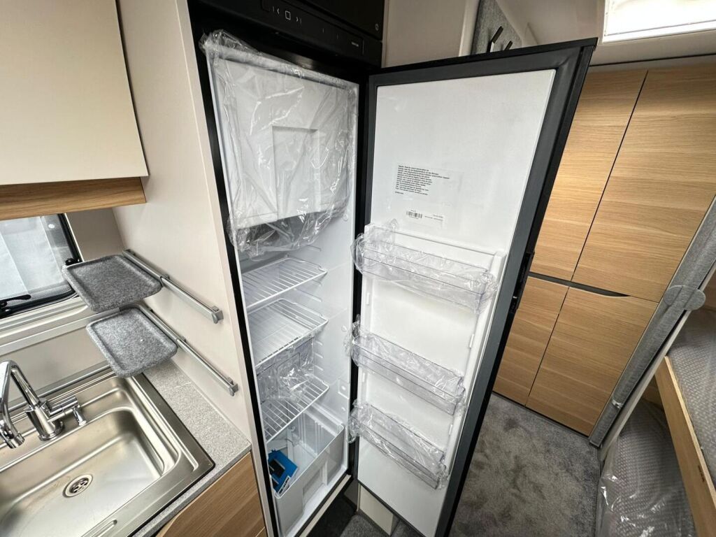 Adria ADORA 2025 Valkoinen