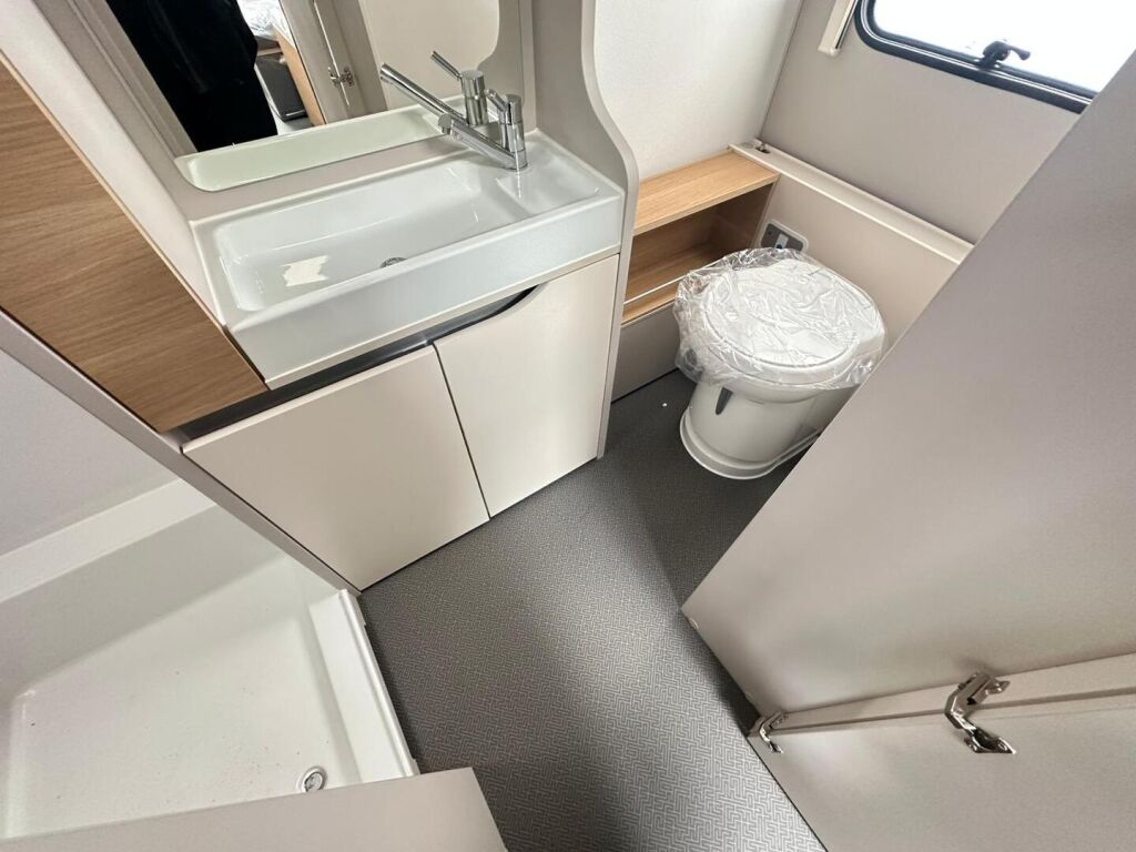 Adria ADORA 2025 Valkoinen