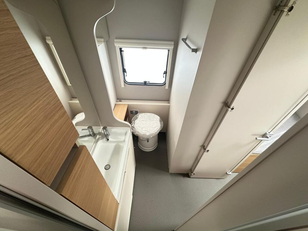 Adria ADORA 2025 Valkoinen