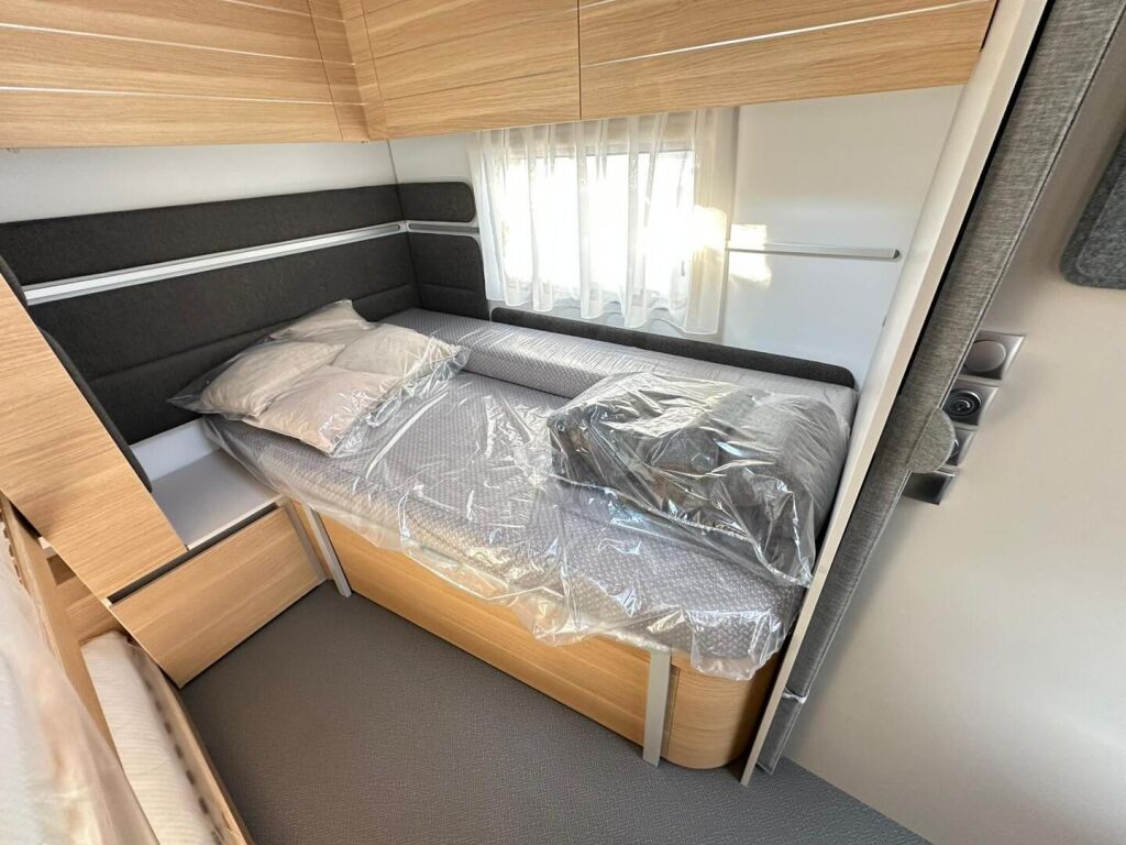 Adria Adora 2025 Valkoinen