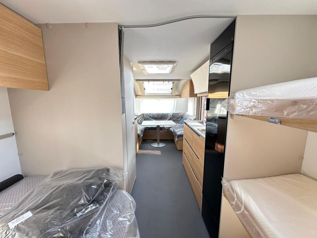 Adria Adora 2025 Valkoinen