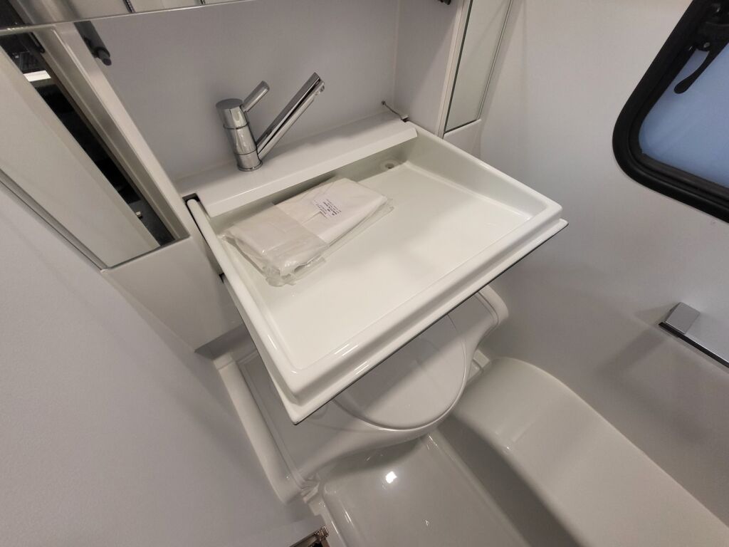 Adria ALTEA 2026 Harmaa