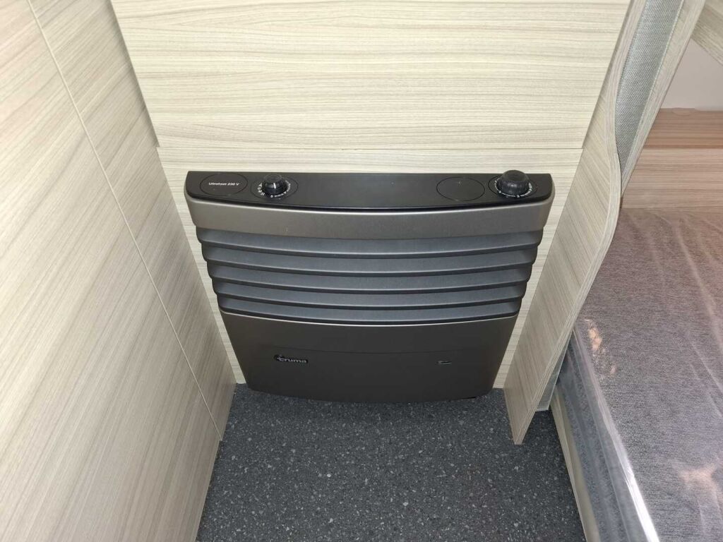 Adria ALTEA 2026 Harmaa