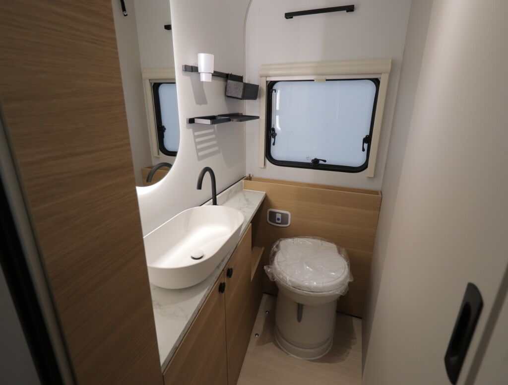 Adria ADORA 2026 Valkoinen