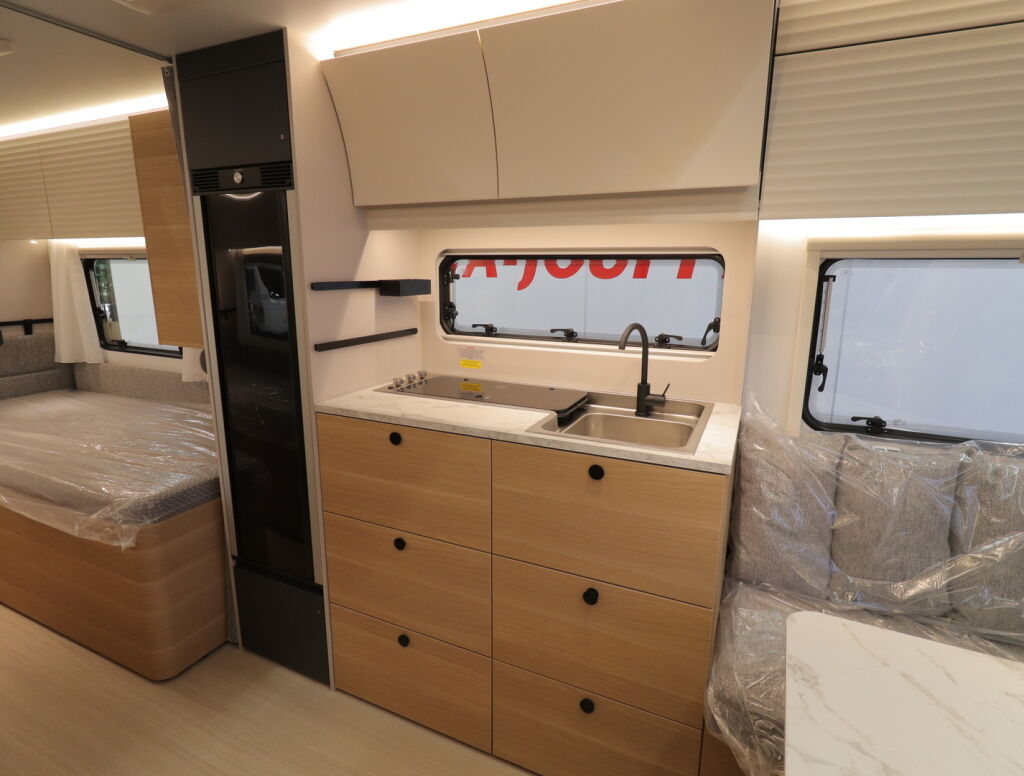 Adria ADORA 2026 Valkoinen