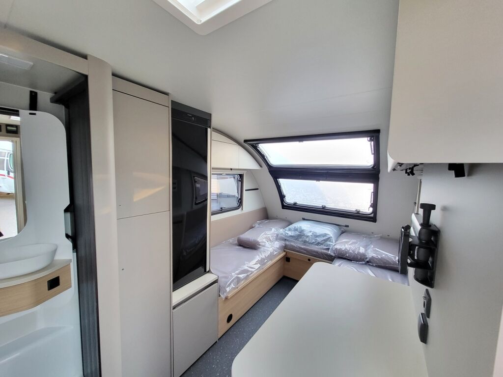 Adria ACTION 2026 Valkoinen