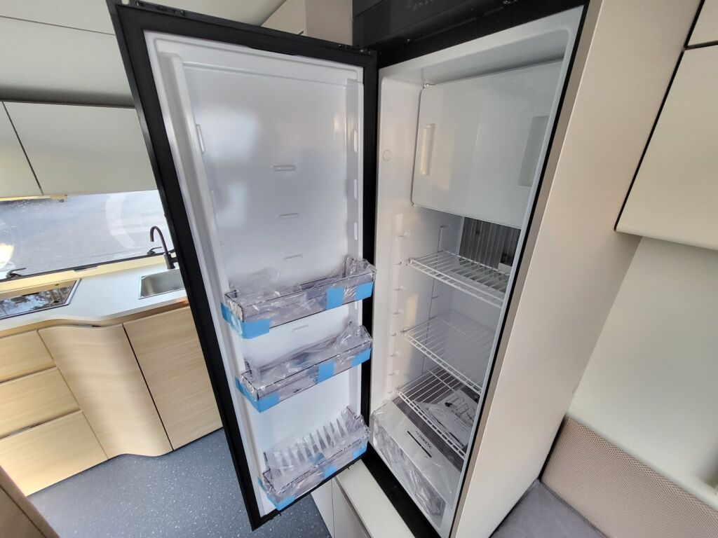 Adria ACTION 2026 Valkoinen