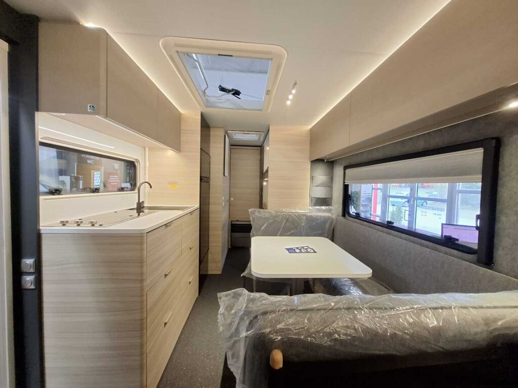 Adria ALTEA 2026 Harmaa