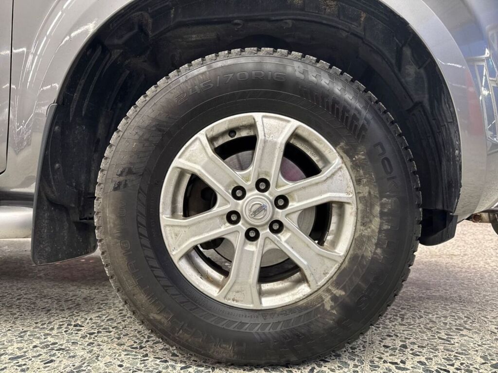 Nissan Navara 2018 Harmaa