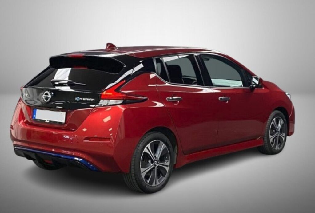 Nissan Leaf 2021 Punainen