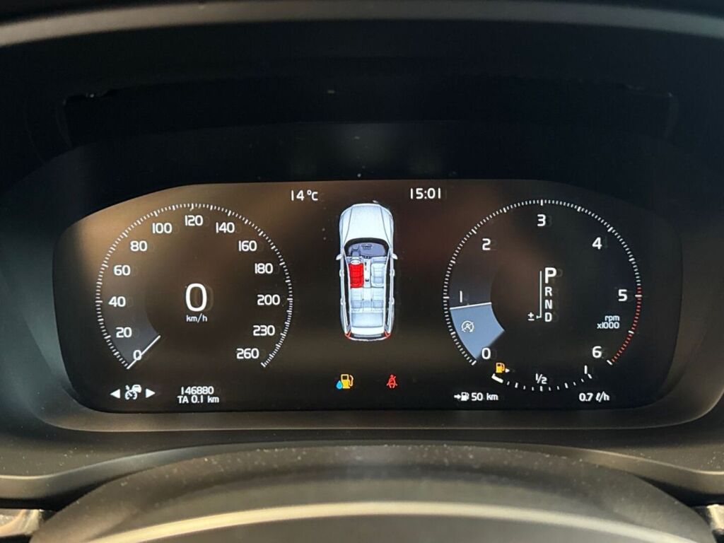 Volvo V60 2019 Punainen