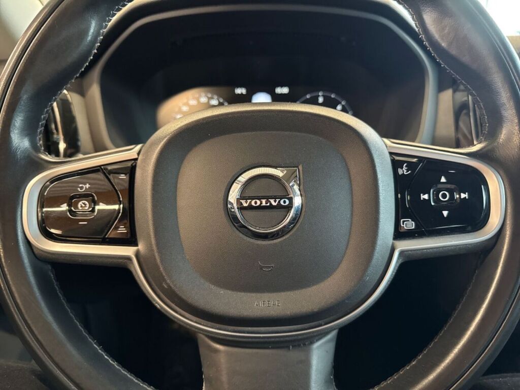 Volvo V60 2019 Punainen