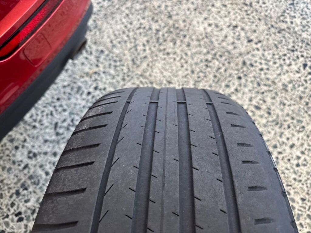 Volvo V60 2019 Punainen