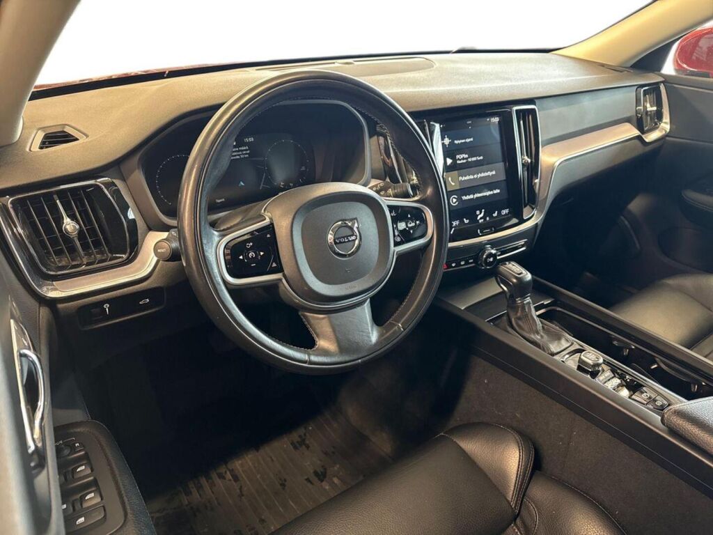 Volvo V60 2019 Punainen
