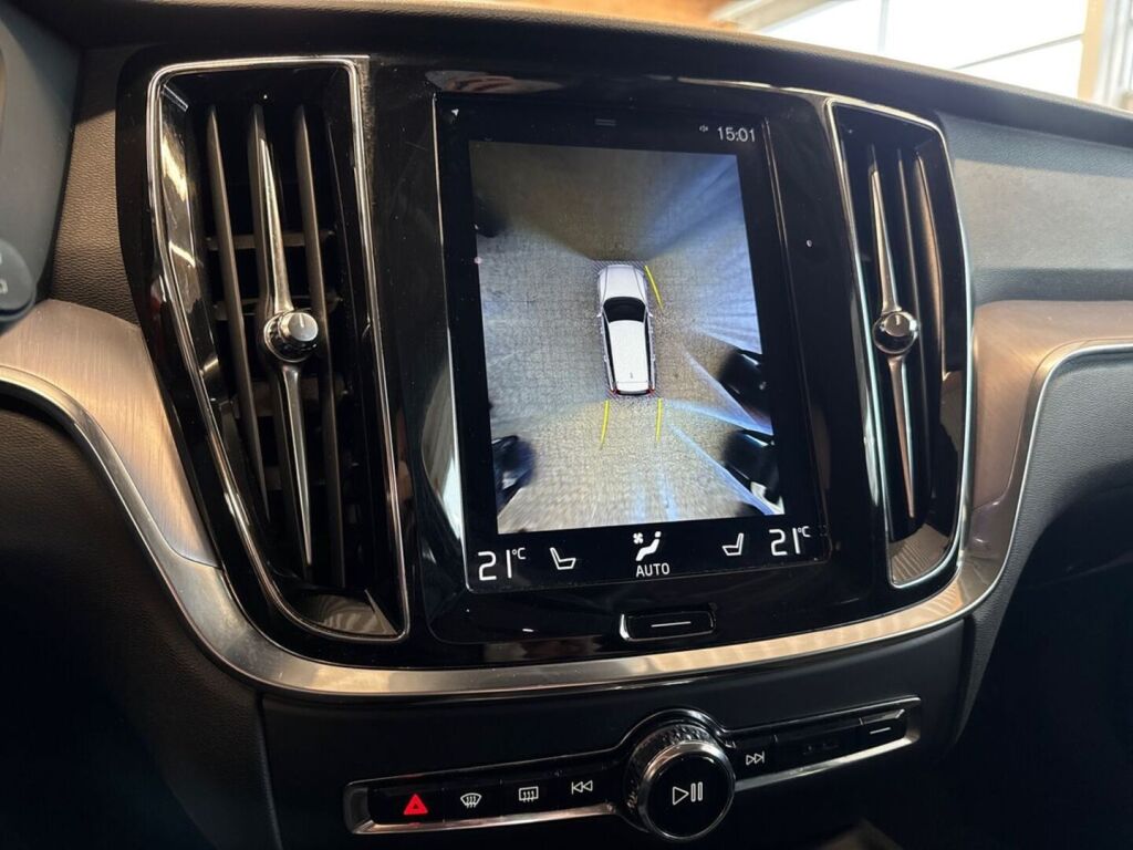 Volvo V60 2019 Punainen