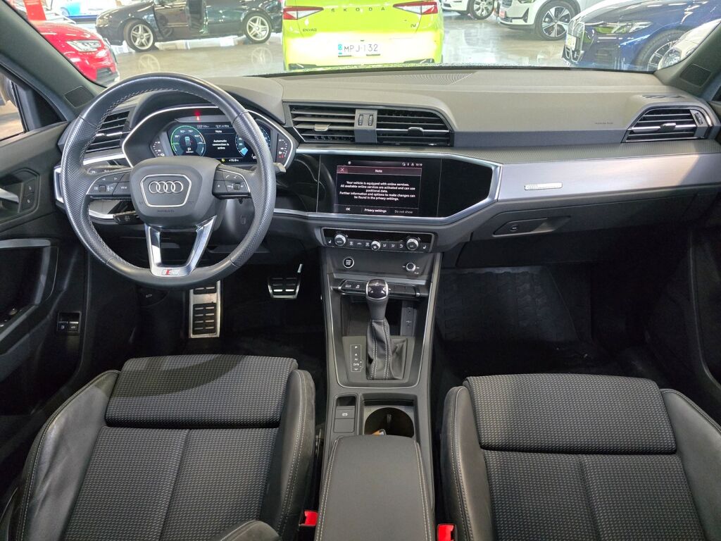 Audi Q3 2022 0
