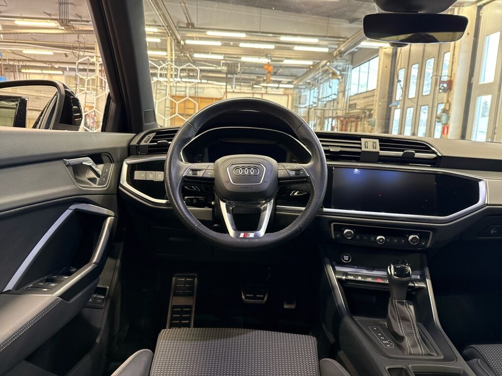 Audi Q3 2022 0