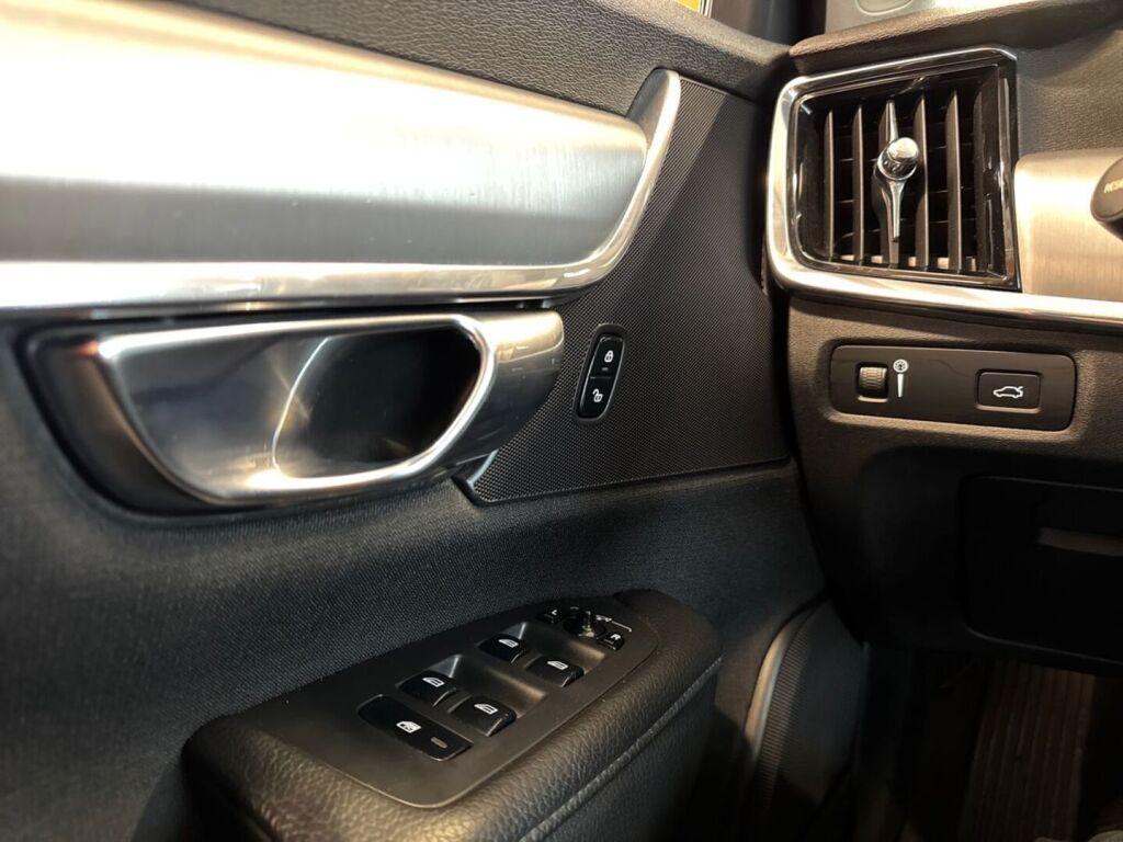 Volvo V90 2019 Sininen