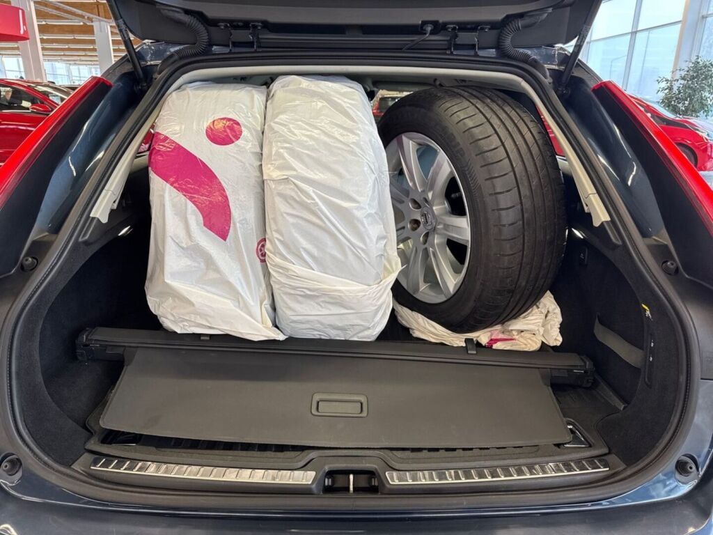 Volvo V90 2019 Sininen