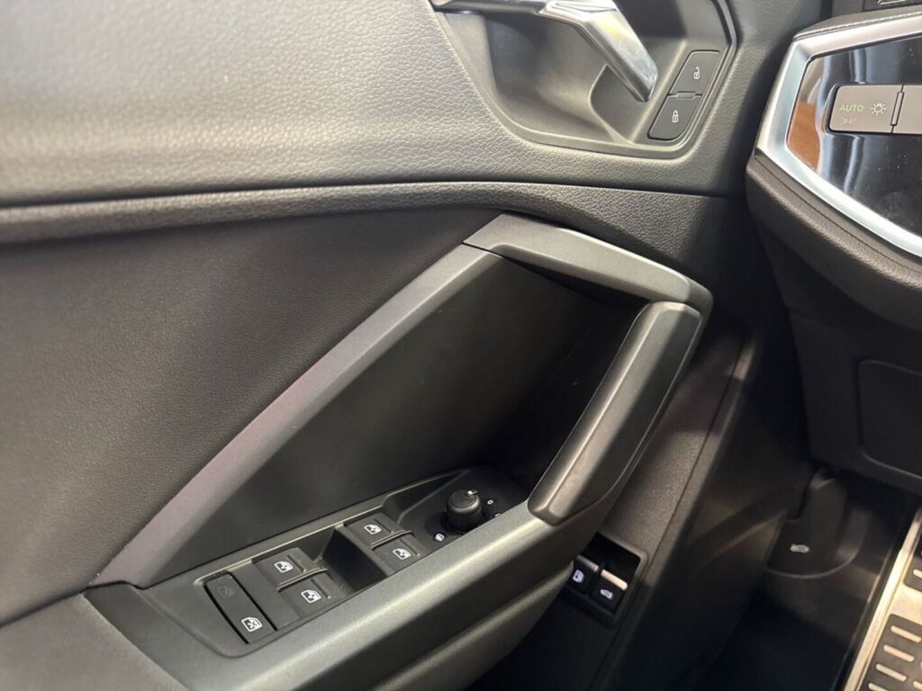 Audi Q3 2021 Harmaa