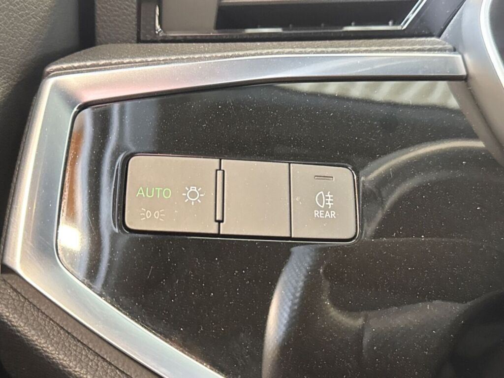Audi Q3 2021 Harmaa