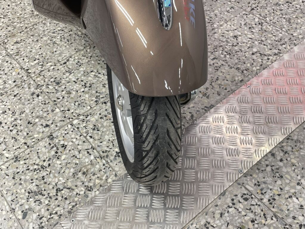 Vespa GTS 2016 Ruskea (beige)