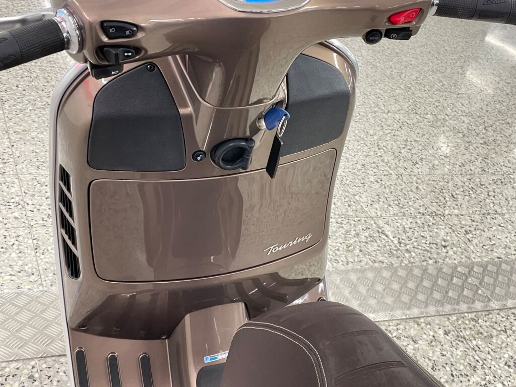 Vespa GTS 2016 Ruskea (beige)