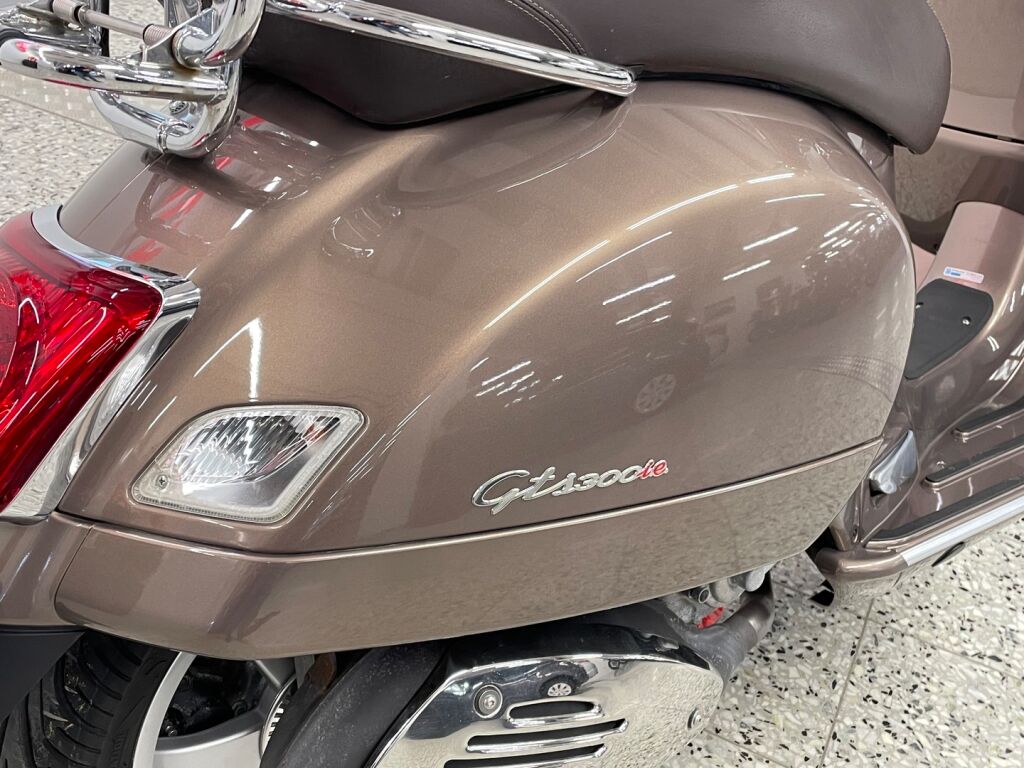 Vespa GTS 2016 Ruskea (beige)
