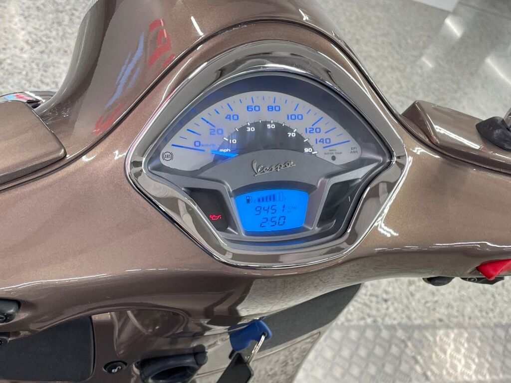 Vespa GTS 2016 Ruskea (beige)