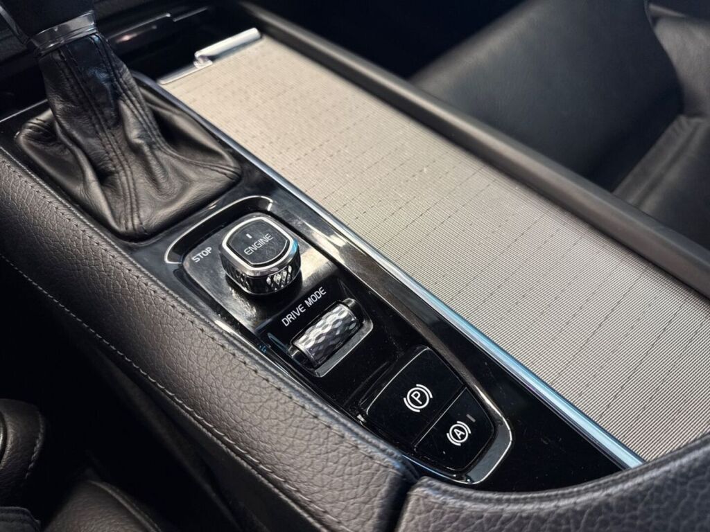 Volvo XC90 2017 Musta