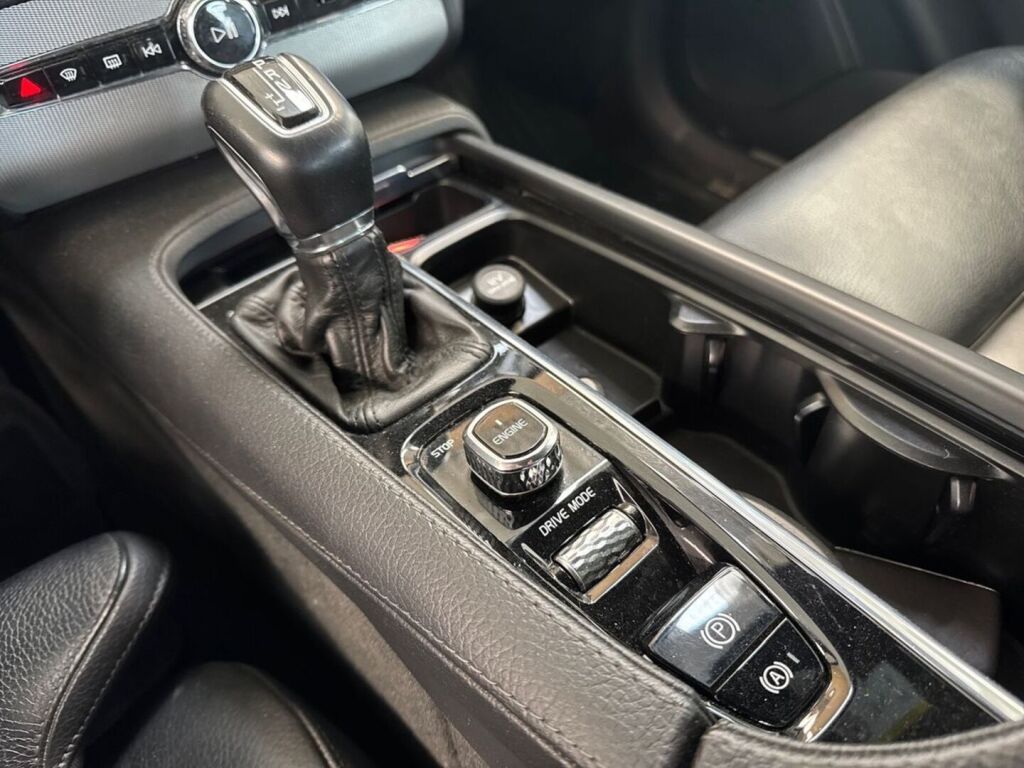 Volvo XC90 2017 Musta