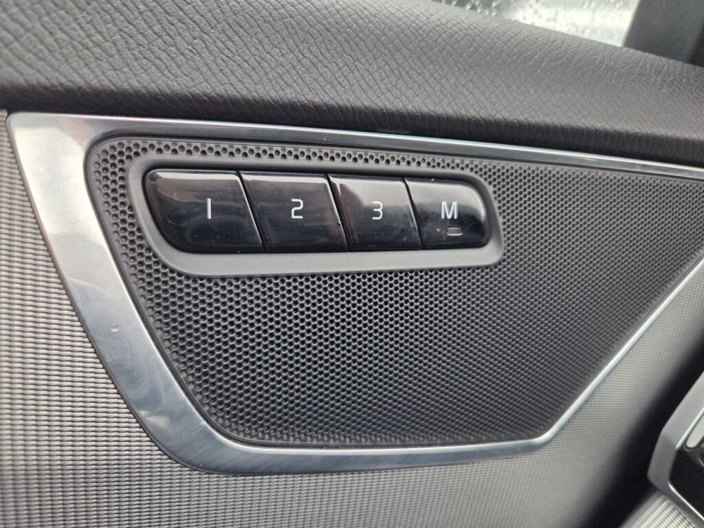 Volvo XC90 2017 Musta