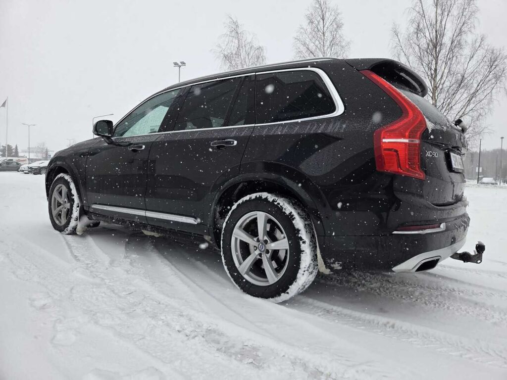 Volvo XC90 2017 Musta