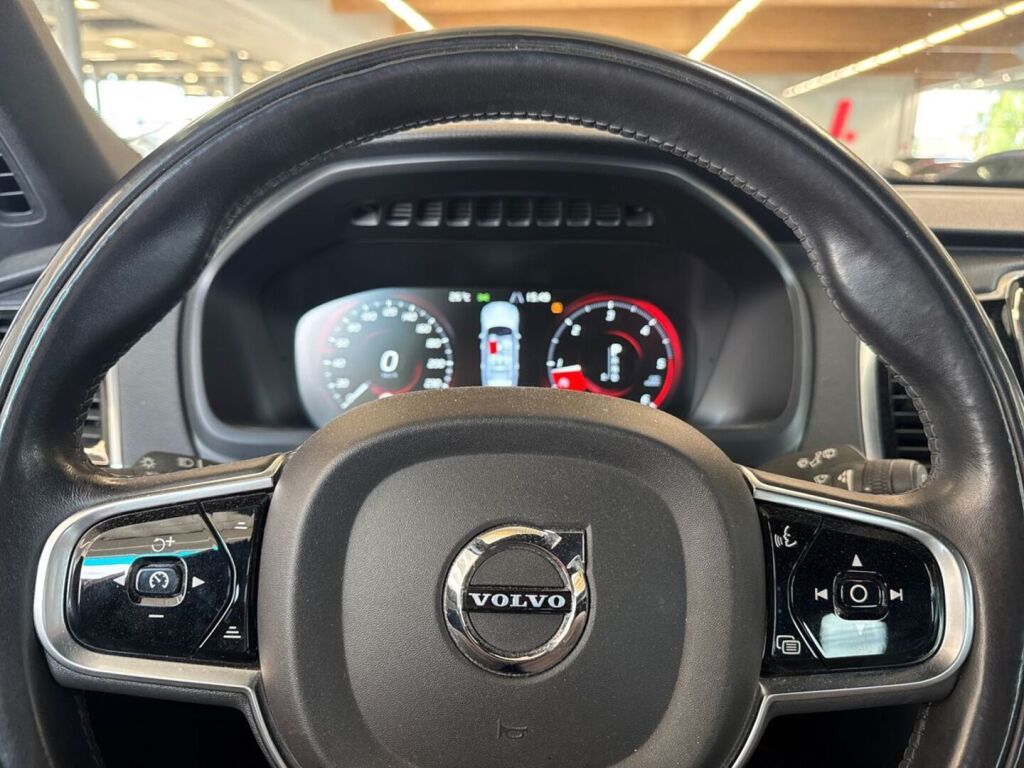 Volvo XC90 2017 Musta