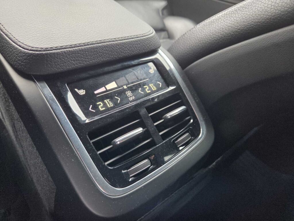 Volvo XC90 2017 Musta