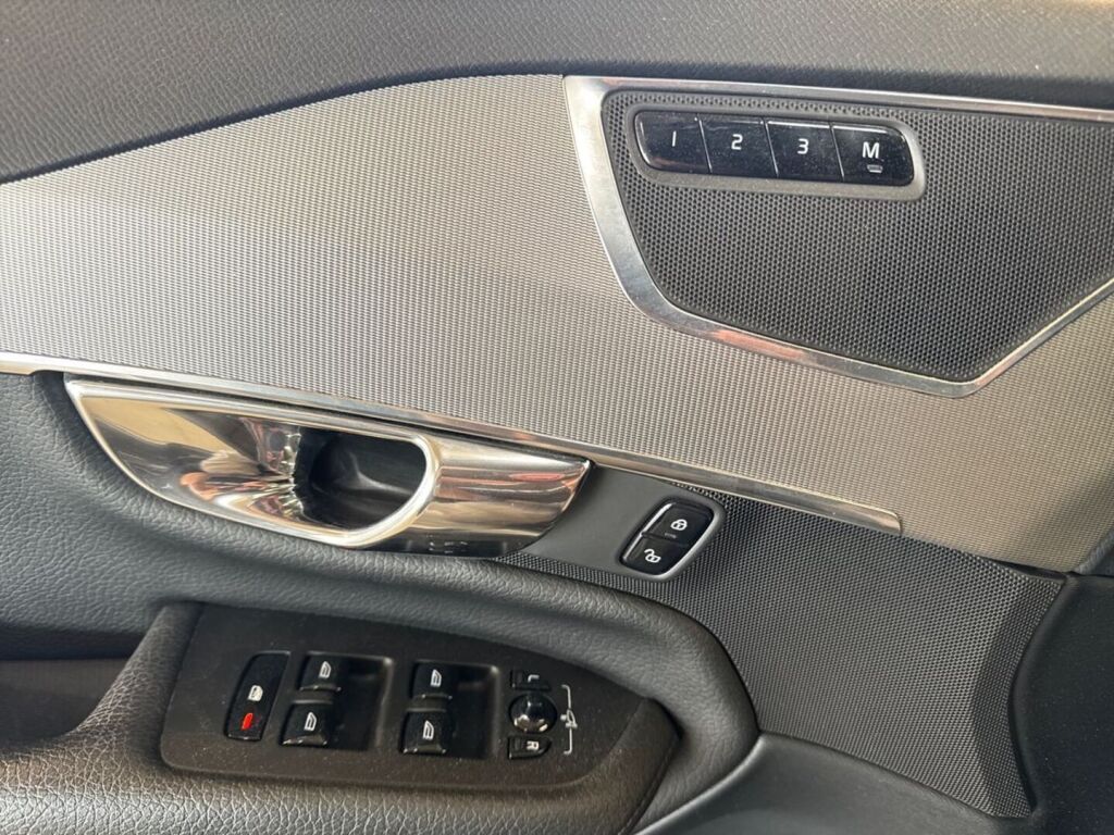 Volvo XC90 2017 Musta