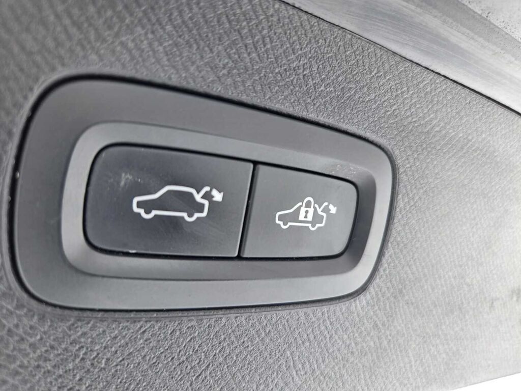 Volvo XC90 2017 Musta