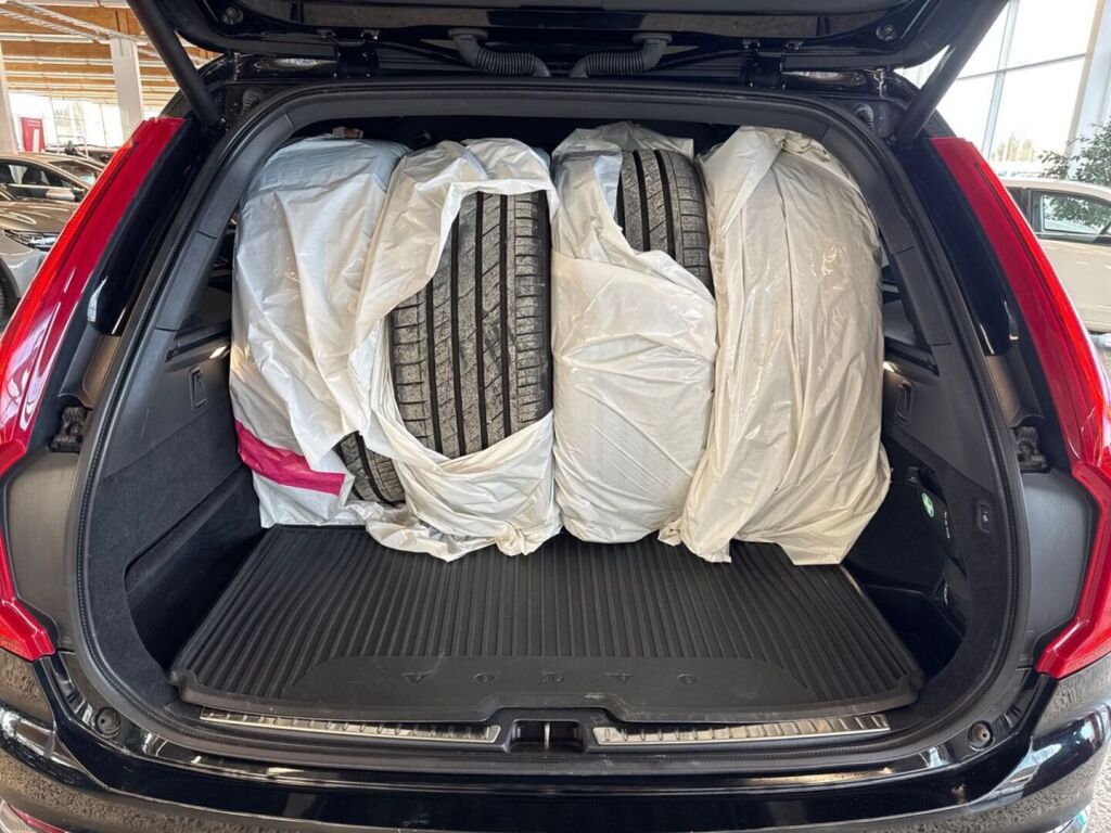 Volvo XC90 2017 Musta