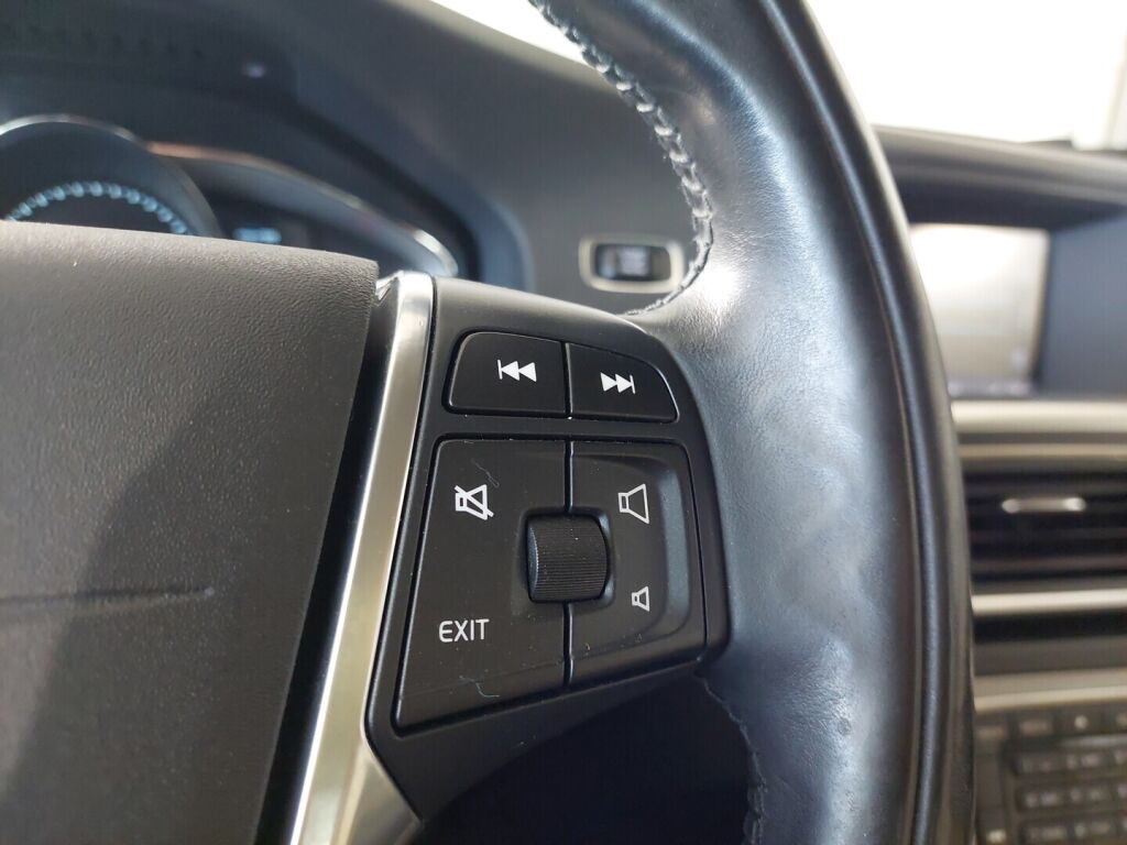 Volvo V60 2014 Musta