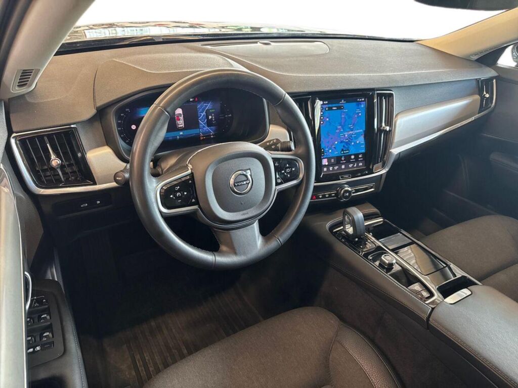 Volvo V90 2023 Musta