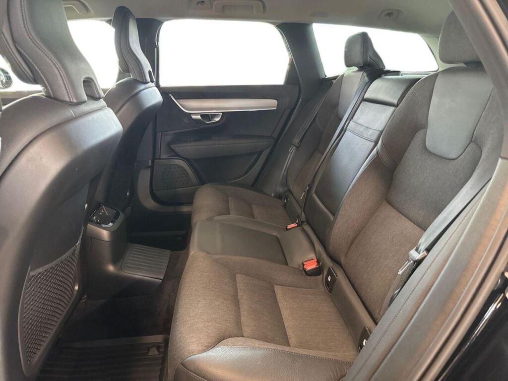 Volvo V90 2023 Musta