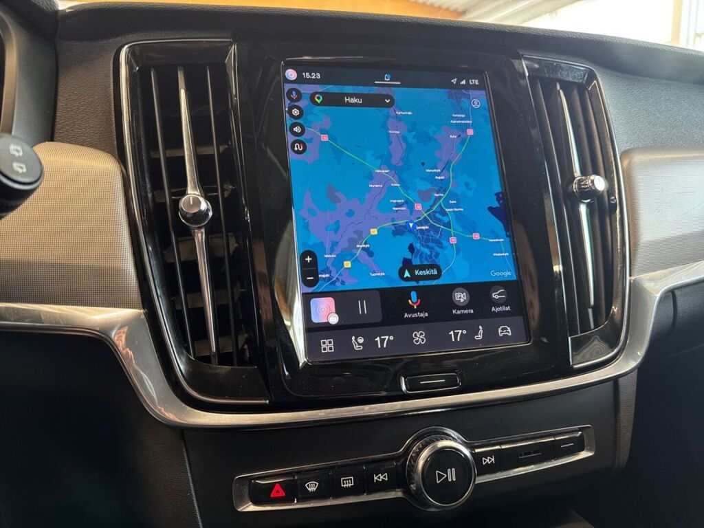 Volvo V90 2023 Musta