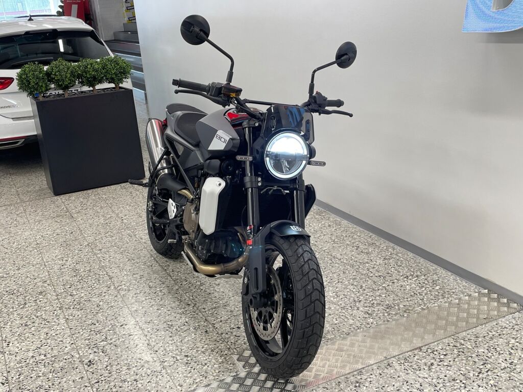 Husqvarna SVARTPILEN 2024 