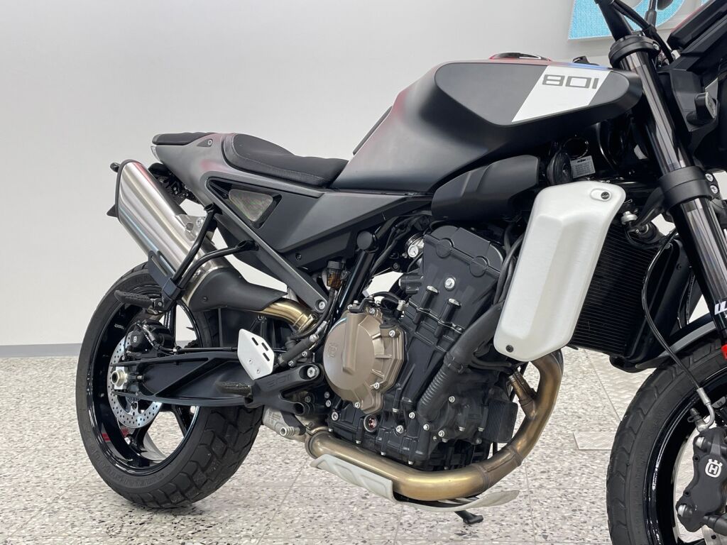 Husqvarna SVARTPILEN 2024 